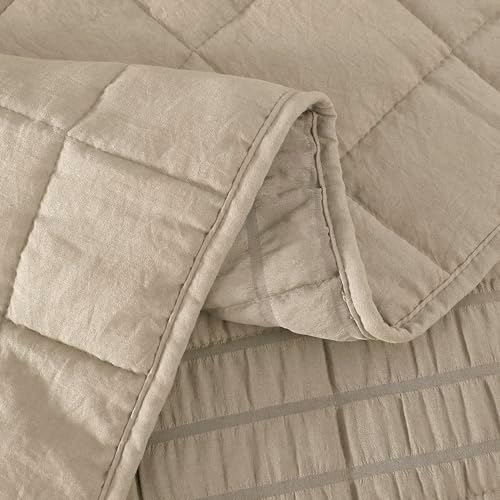 ROARINGWILD Seersucker Beige Quilt Set with Pillow Shams