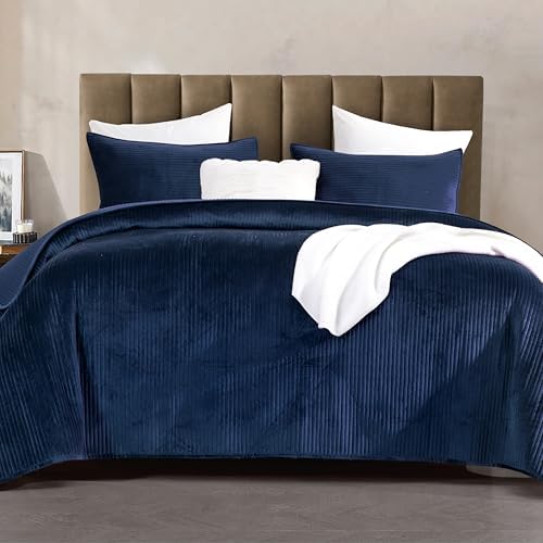 Elegant Comfort Luxury 3-Piece Velvet Quilt Set
