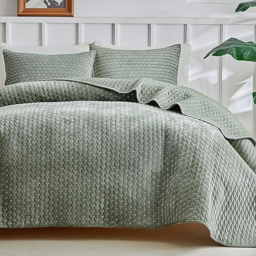 WARMDERN Velvet Quilt Set King Size Green 106 x 96