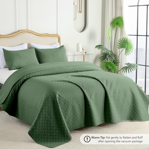 FLYMME Queen Quilt Olive Green Set with Shams