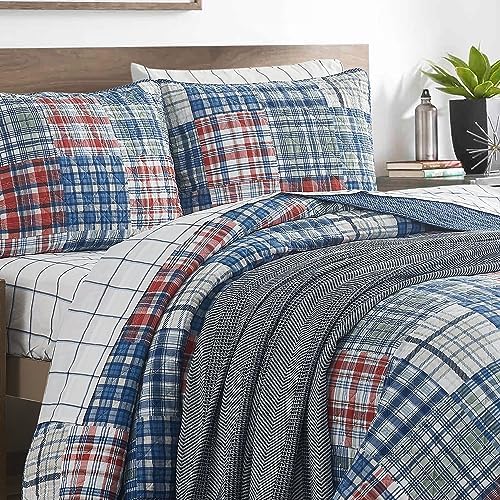 Nautica Queen Quilt Set with Reversible Design