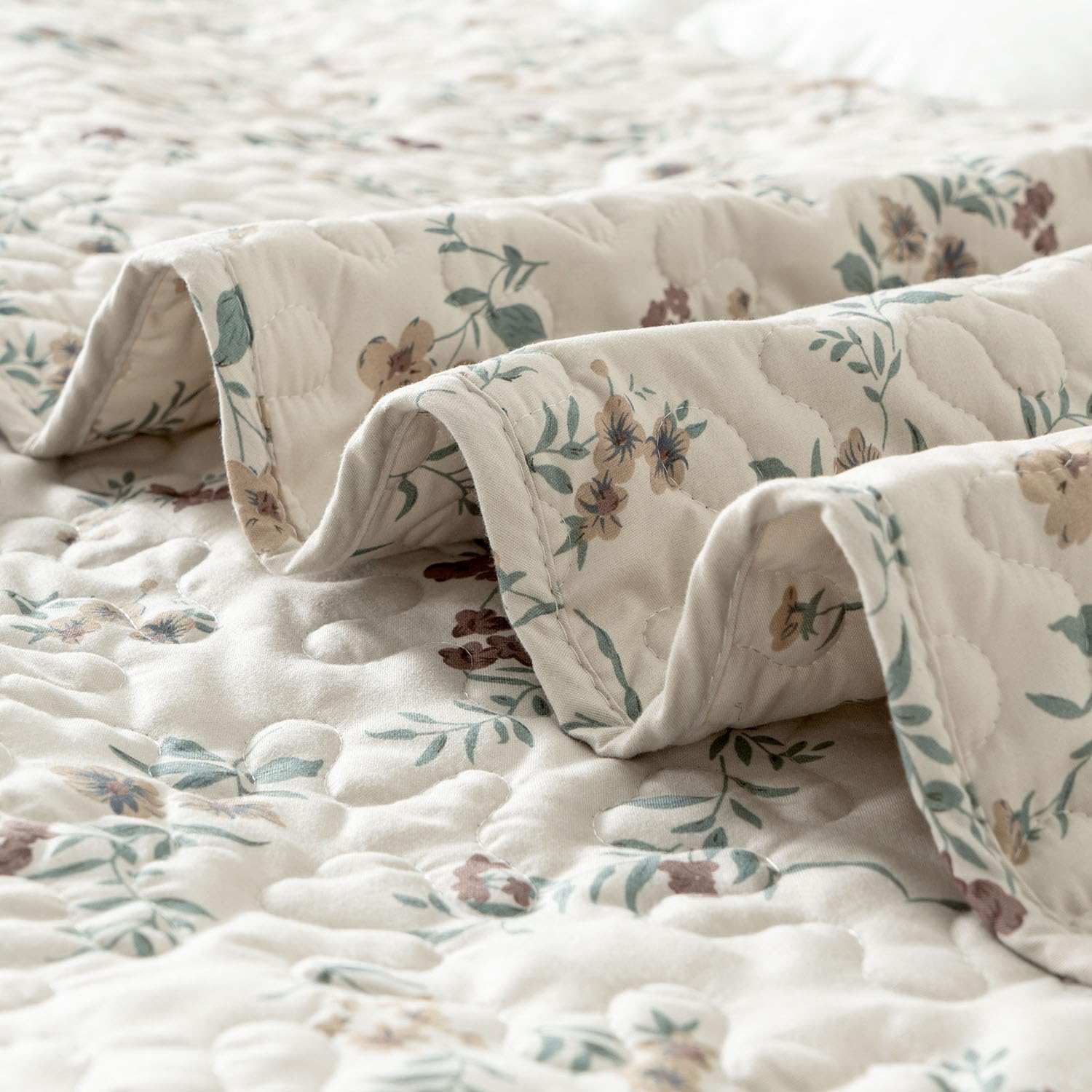 TISPLR Floral Queen Size 3 Piece Bedspread Set