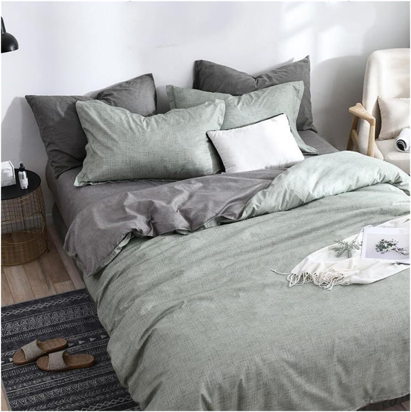 Luxury Bedroom Dormitory Set with Soft Sheets and Quilt Cover