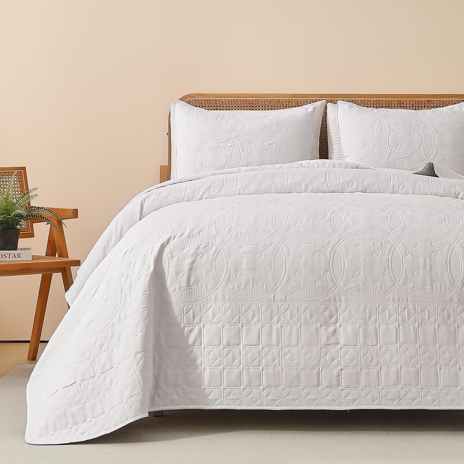 Yogeneg 3Piece Queen Quilt Set with Geometric Coin Pattern