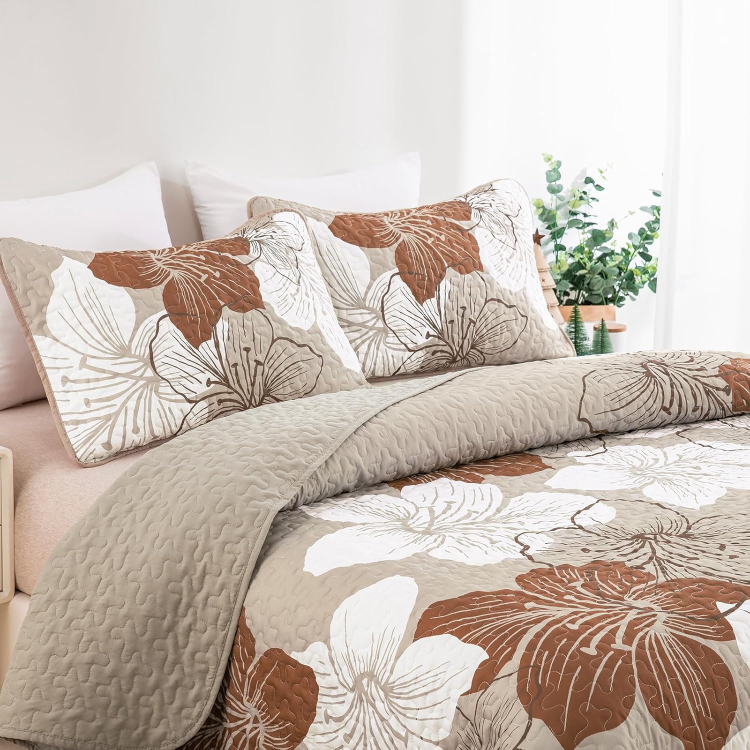 DJY 3 Piece King Taupe Floral Quilt Set