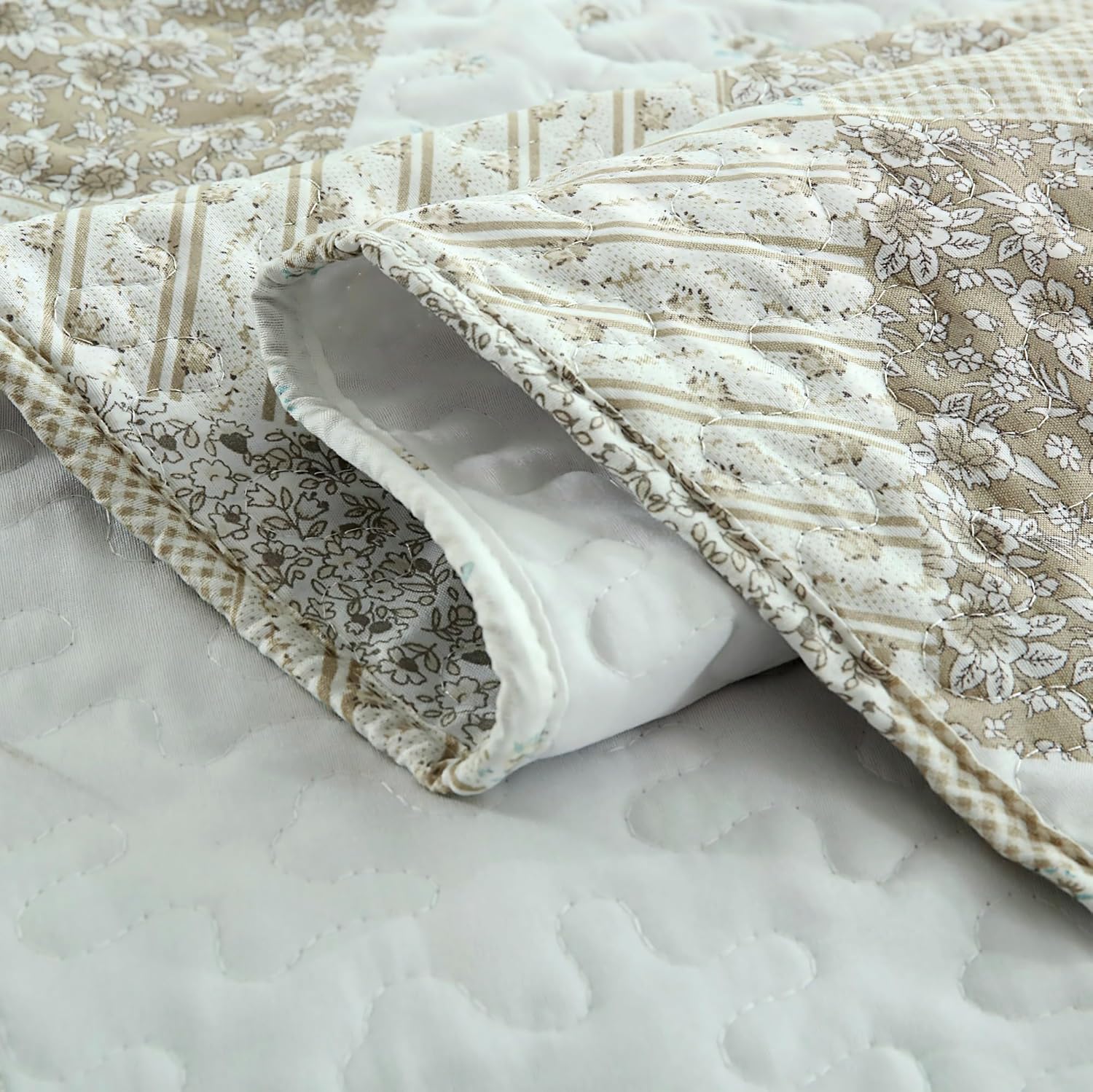 Boryard Queen Size Quilt Set with Reversible Design