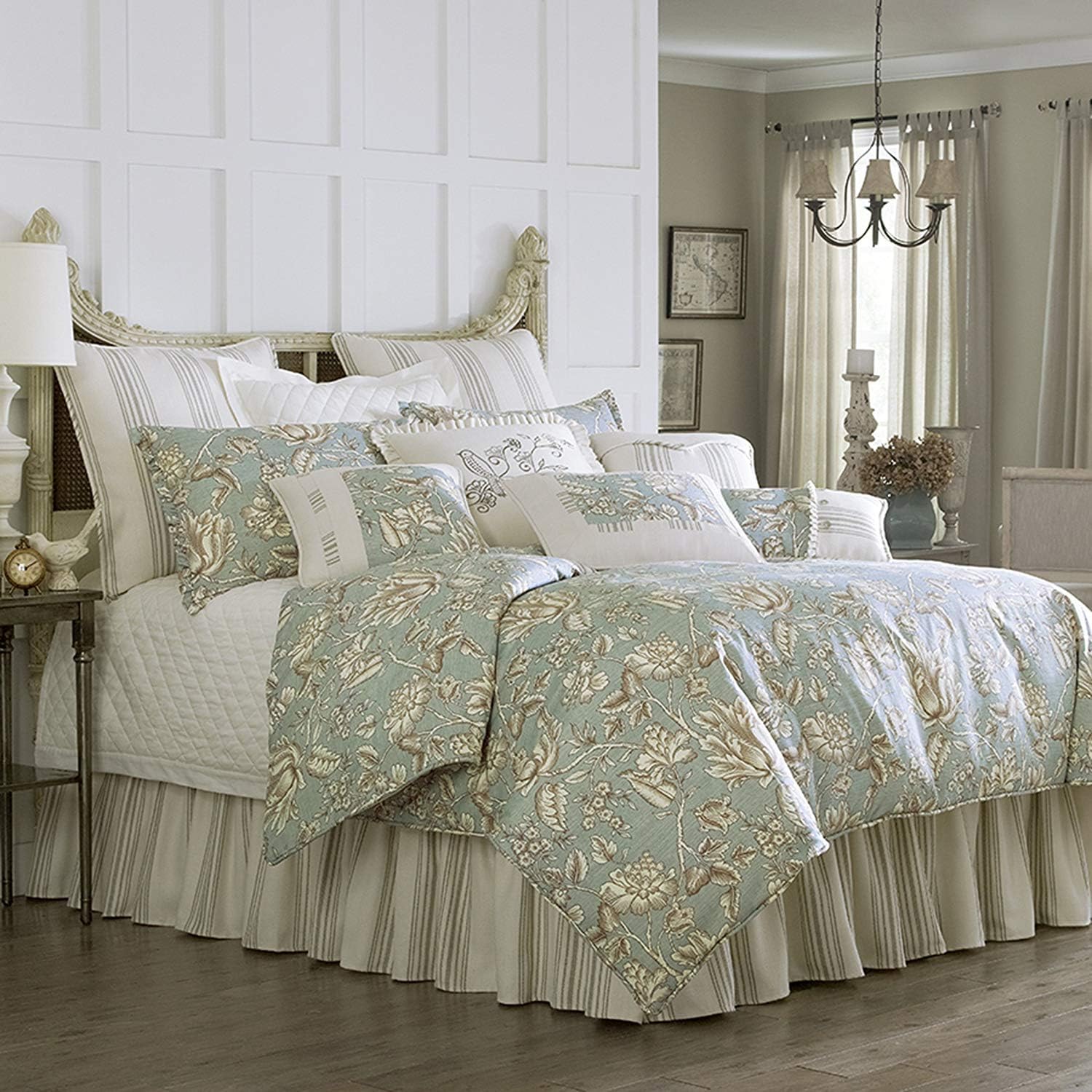H HIEND ACCENTS 4-Piece Super King Comforter Set