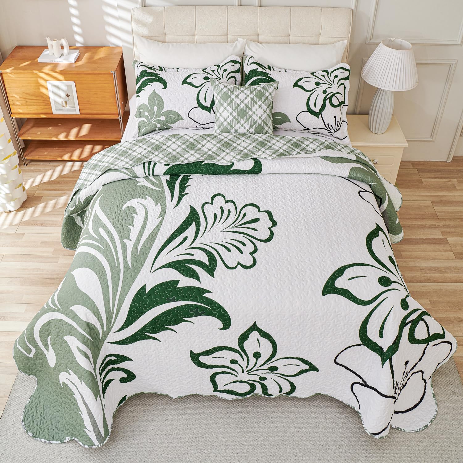 EVENHUG 4 Piece Floral Quilt Set Queen Size