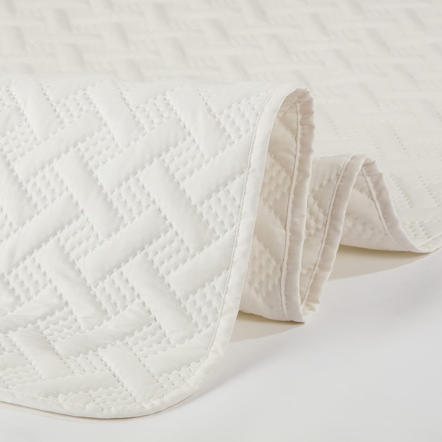 Serta ComfortSure Soft 3-Piece FullQueen Quilt Set Ivory