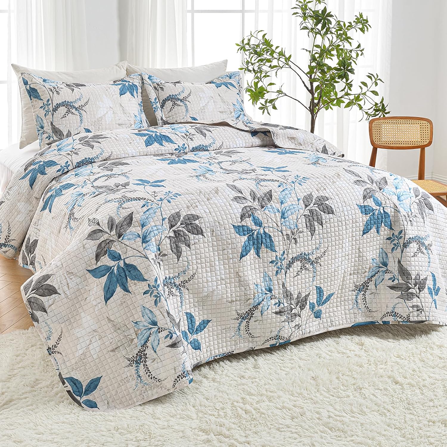 HollyHOME 3-Piece Quilt Set with Teal Gray Leaves Design