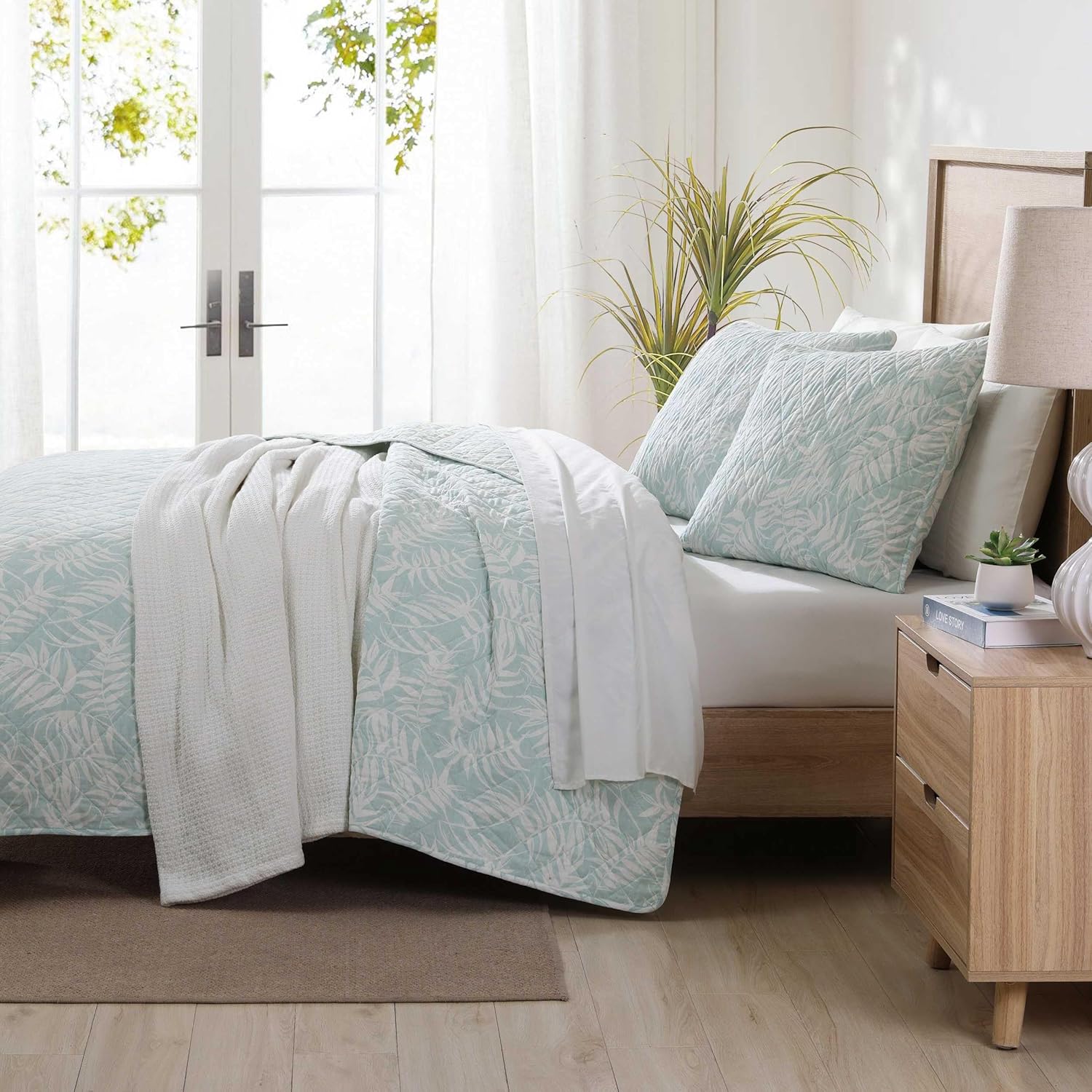 Tommy Bahama Queen Quilt Set with Shams