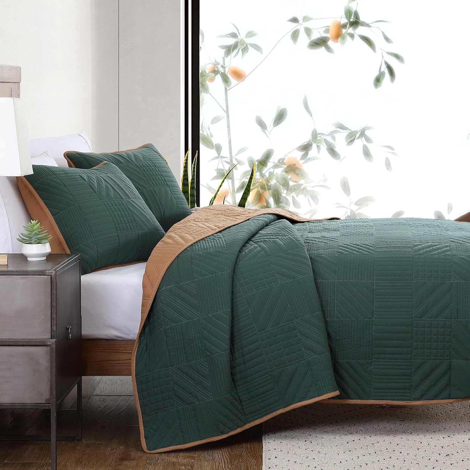Eddie Bauer King Quilt Set - Soft Reversible Bedding with Matching Shams