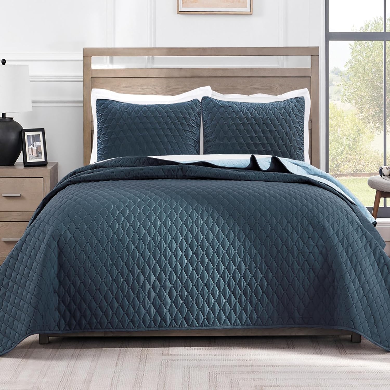 Exclusivo Mezcla California King Quilt Set with Pillow Shams - Navy Blue 112x104