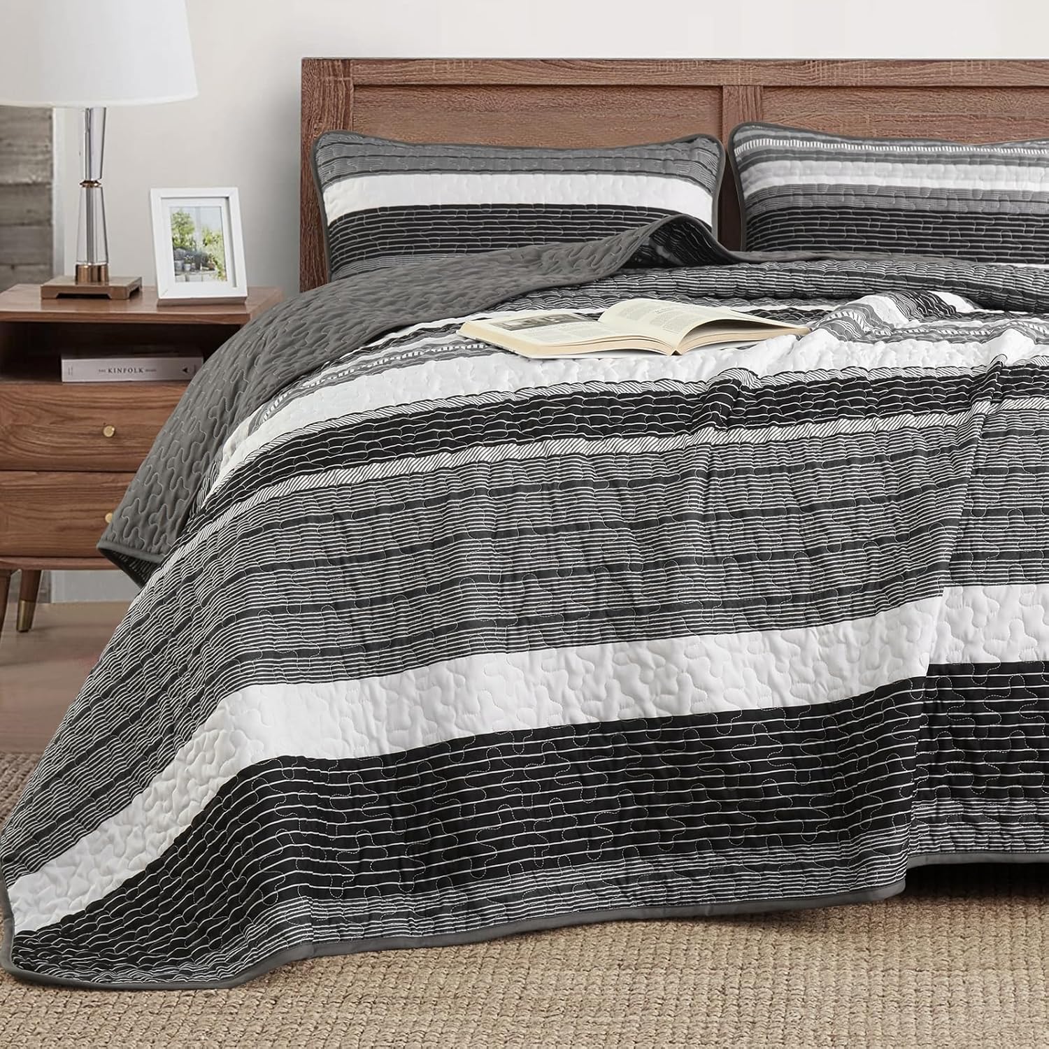 Djoymock King Size Striped Patchwork Quilt Set