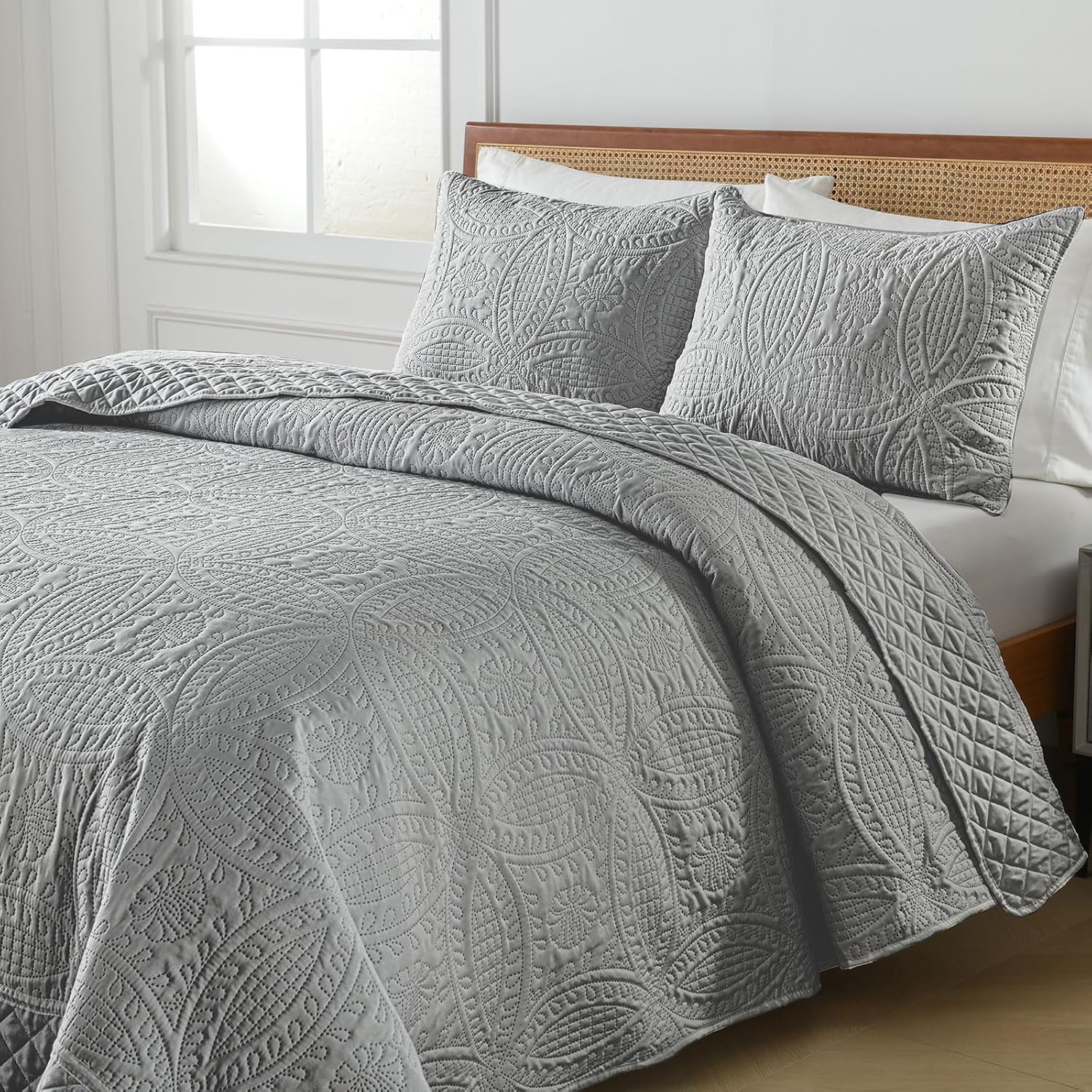 Boryard 3-Piece California King Quilt Set with Pillow Shams Grey