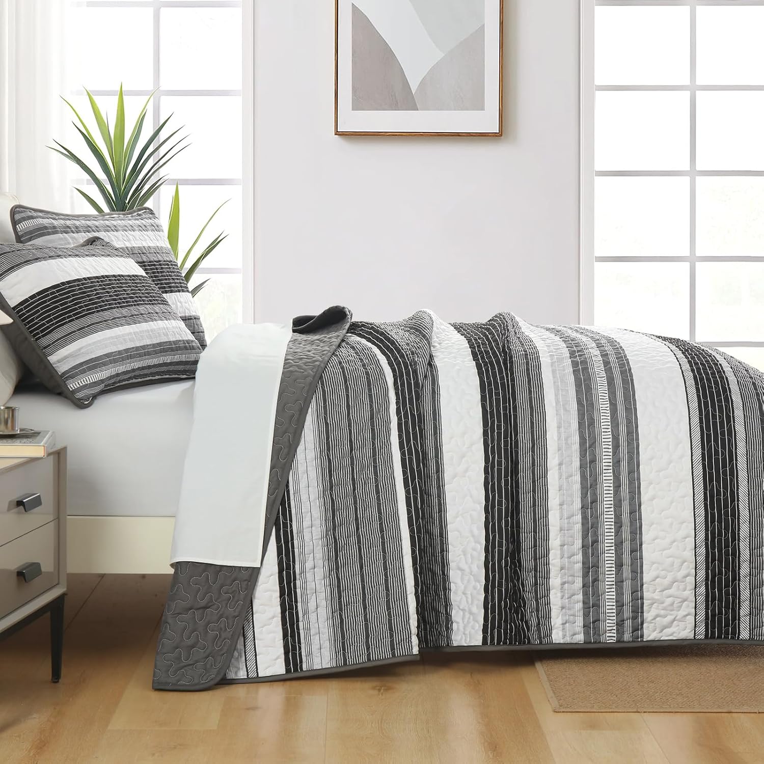Djoymock King Size Striped Patchwork Quilt Set