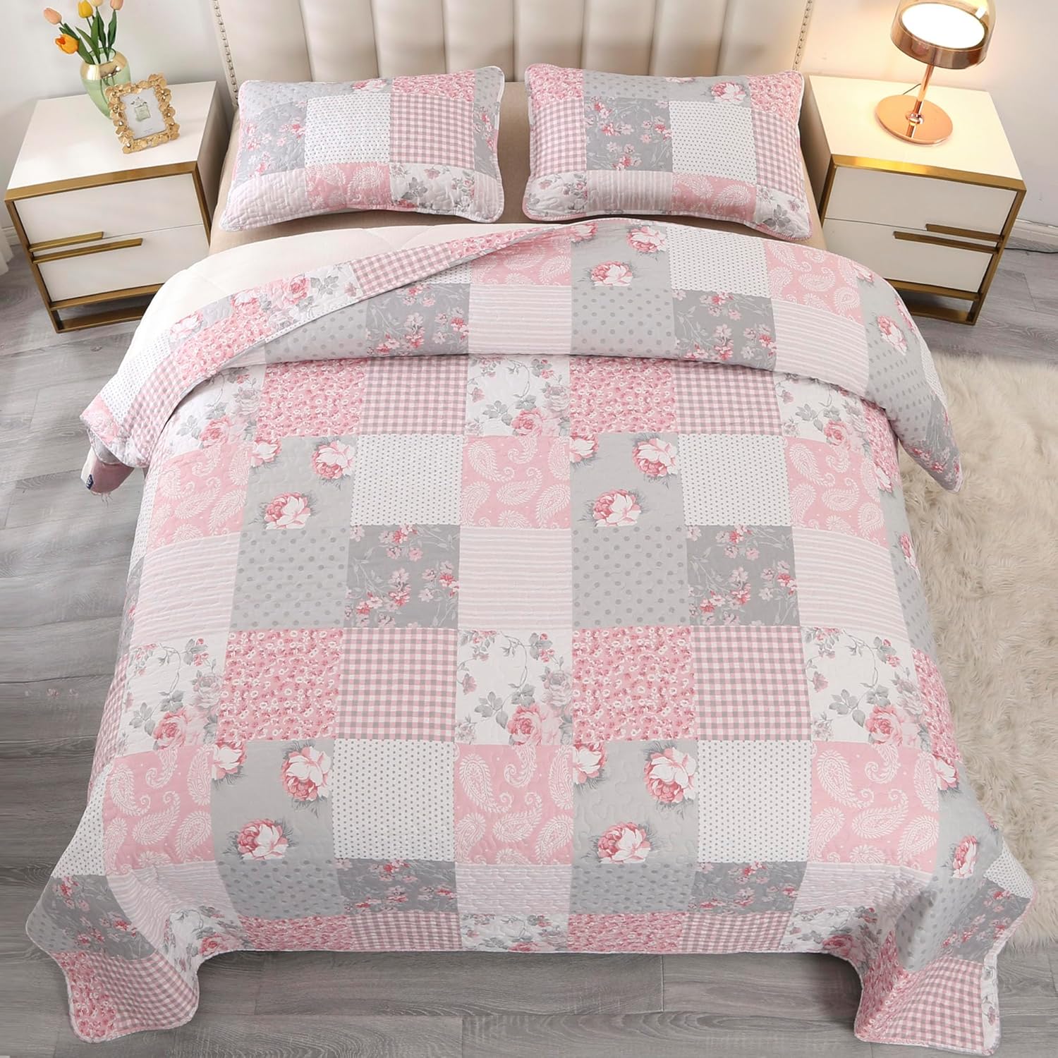 VIVILINEN King Size Reversible Quilt Set with Floral Patchwork