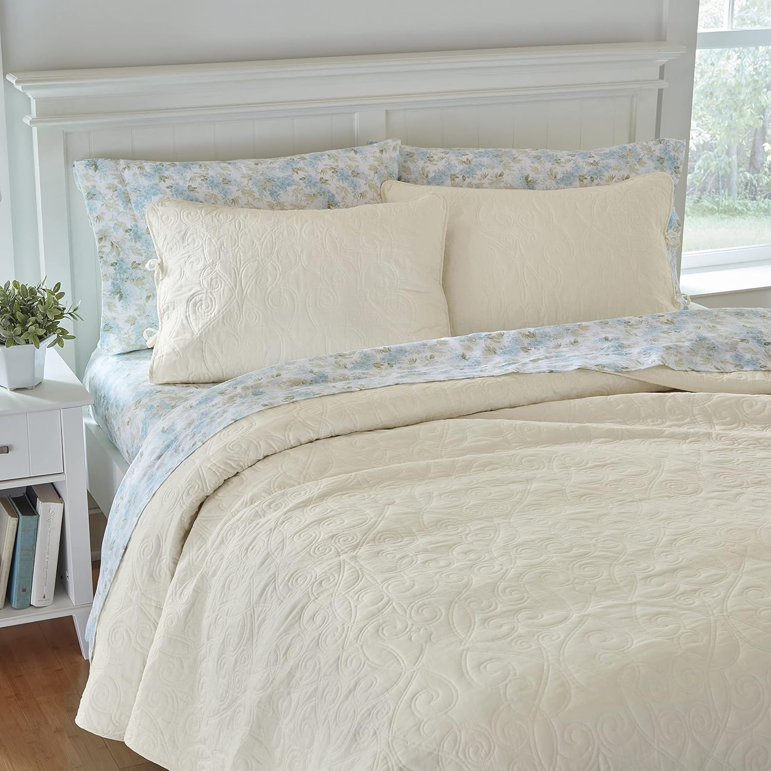 Laura Ashley Felicity Quilt Set King Ivory