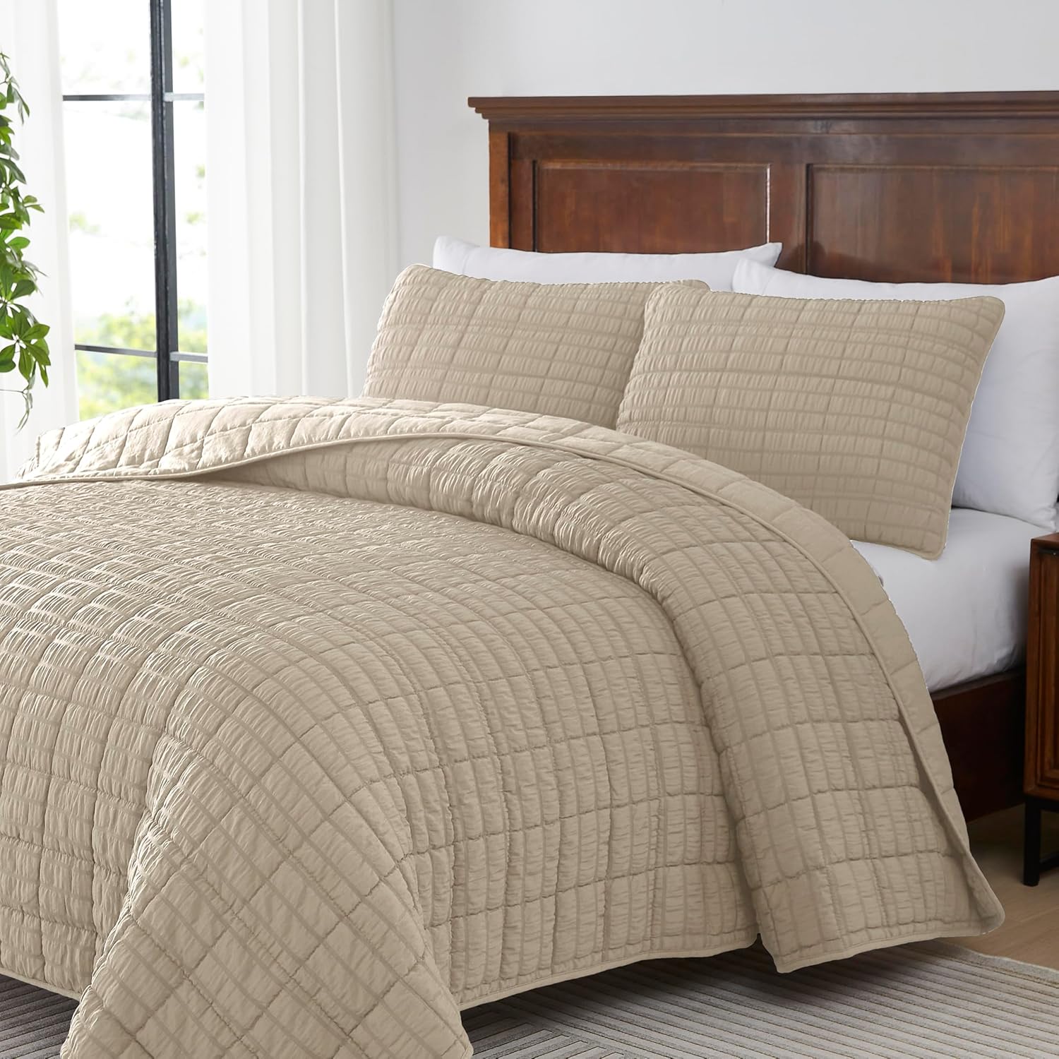 ROARINGWILD Seersucker Beige Quilt Set with Pillow Shams