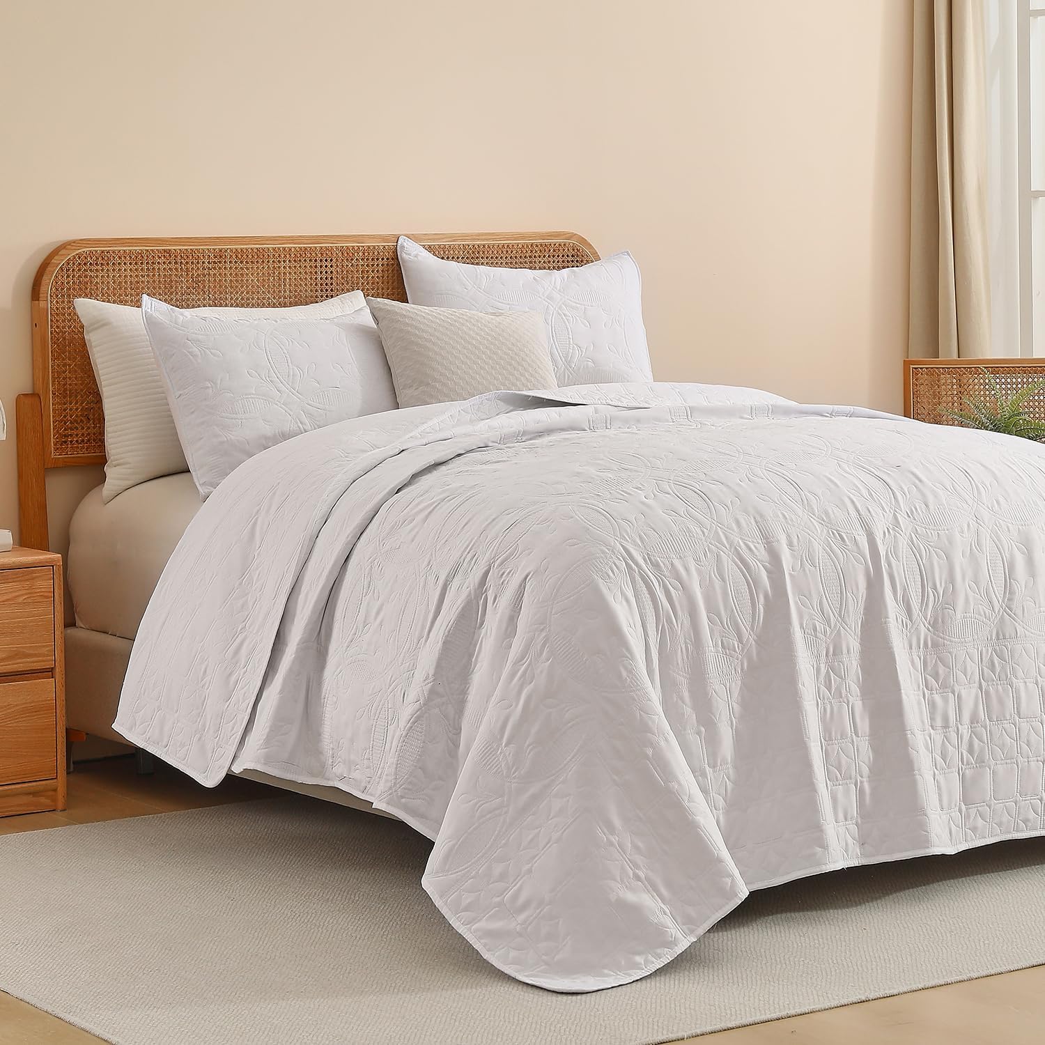 Yogeneg 3Piece Queen Quilt Set with Geometric Coin Pattern
