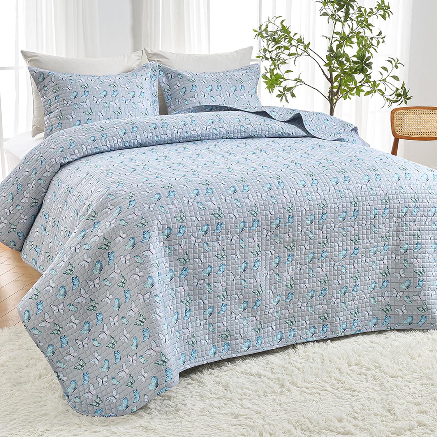 HollyHOME 3-Piece King Quilt Set with Butterfly Design