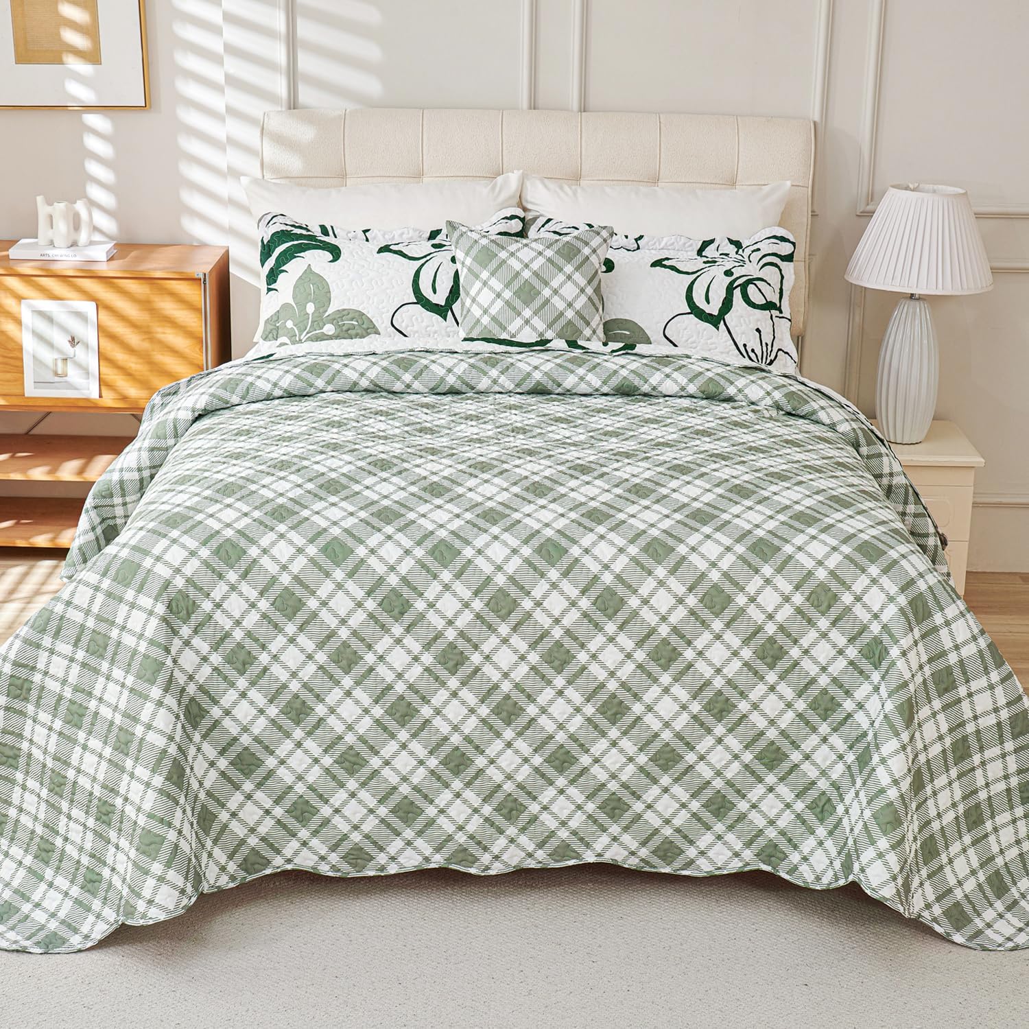 EVENHUG 4 Piece Floral Quilt Set Queen Size