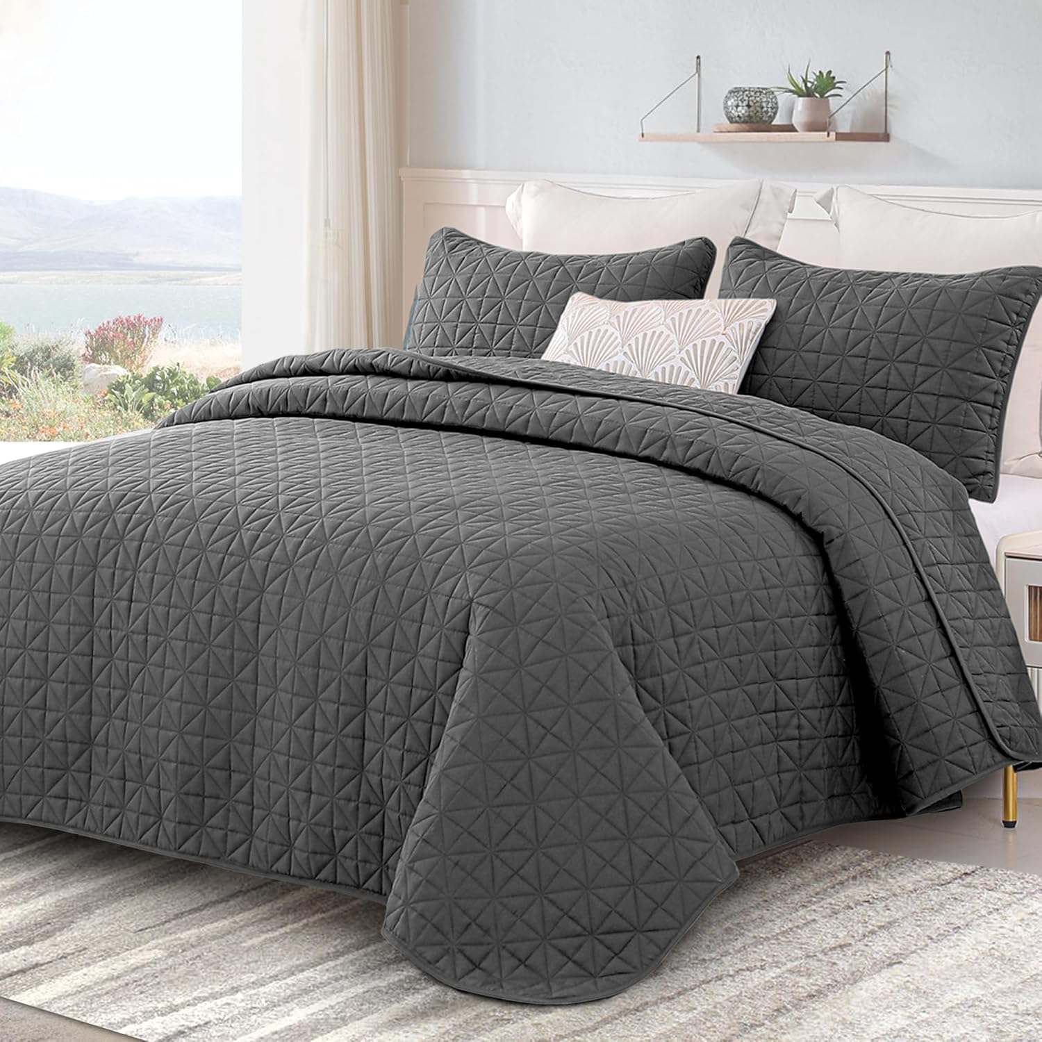 Exclusivo Mezcla Queen Quilt Set with Grid Pattern
