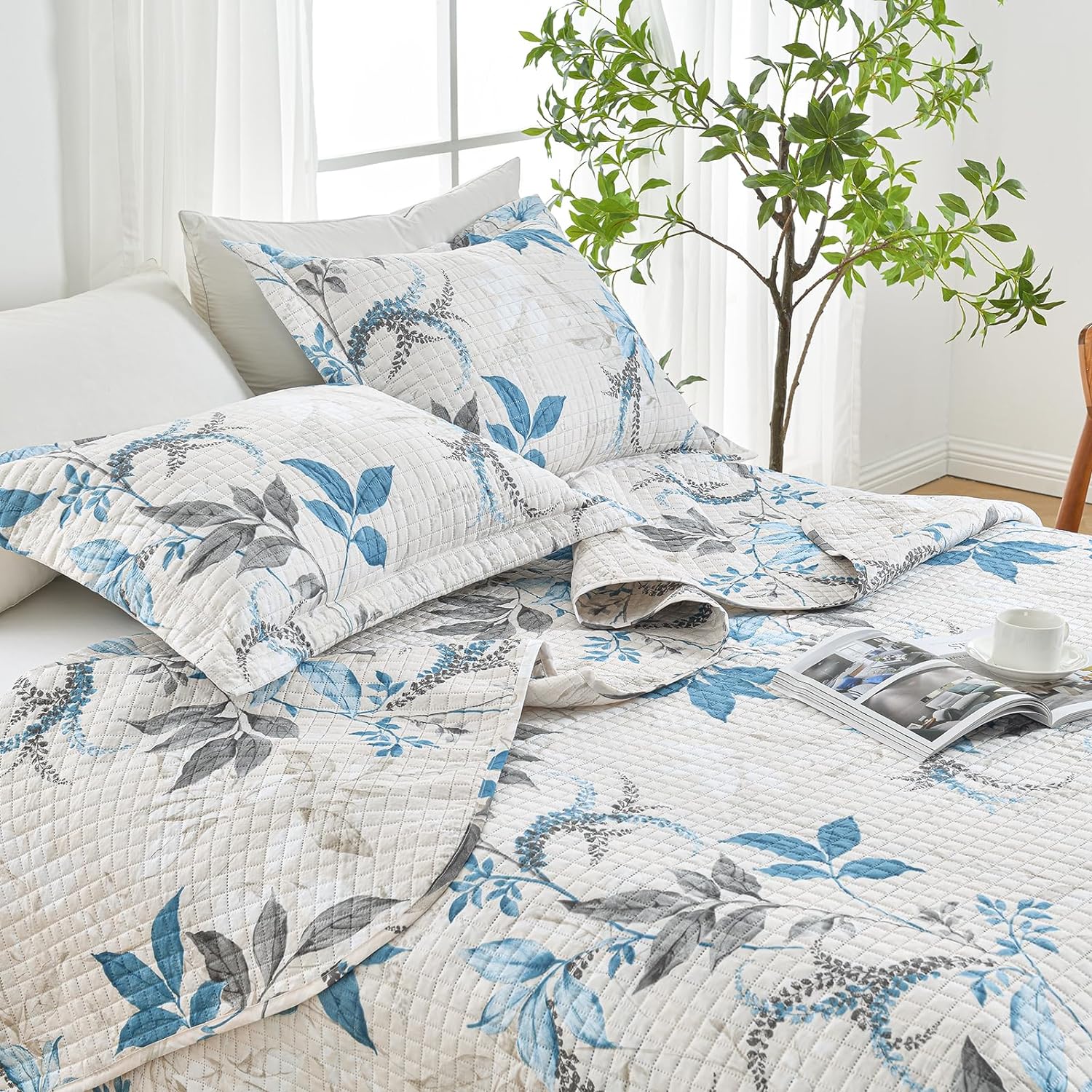 HollyHOME 3-Piece Quilt Set with Teal Gray Leaves Design