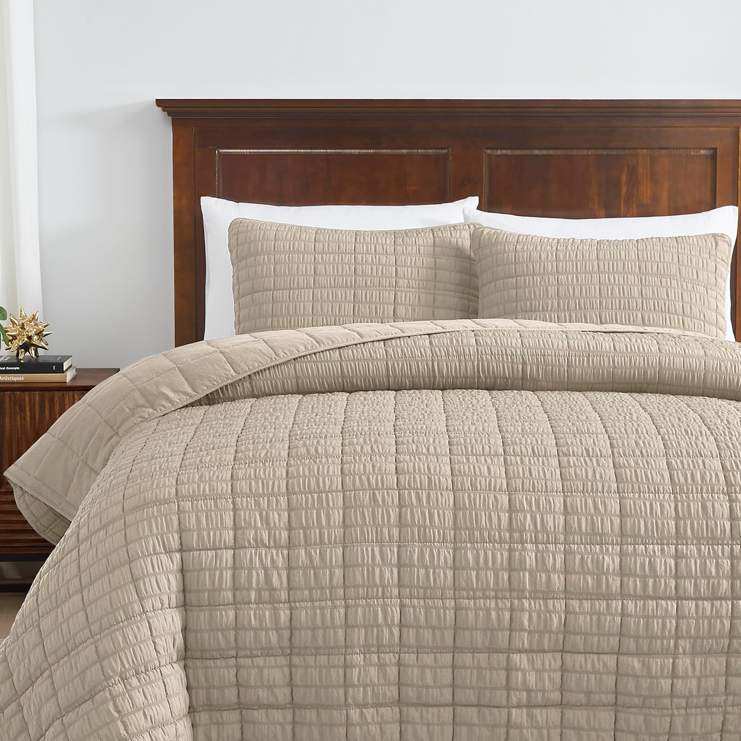 ROARINGWILD Seersucker Beige Quilt Set with Pillow Shams