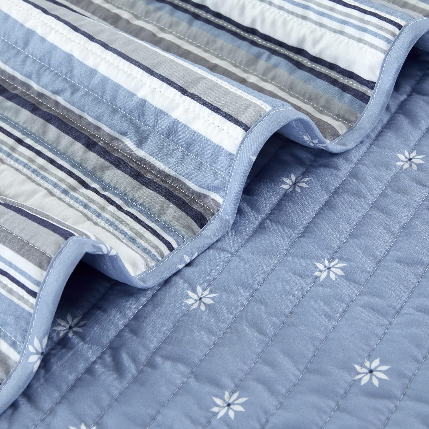 Market Place 3 Piece Reversible Quilt Set with Shams