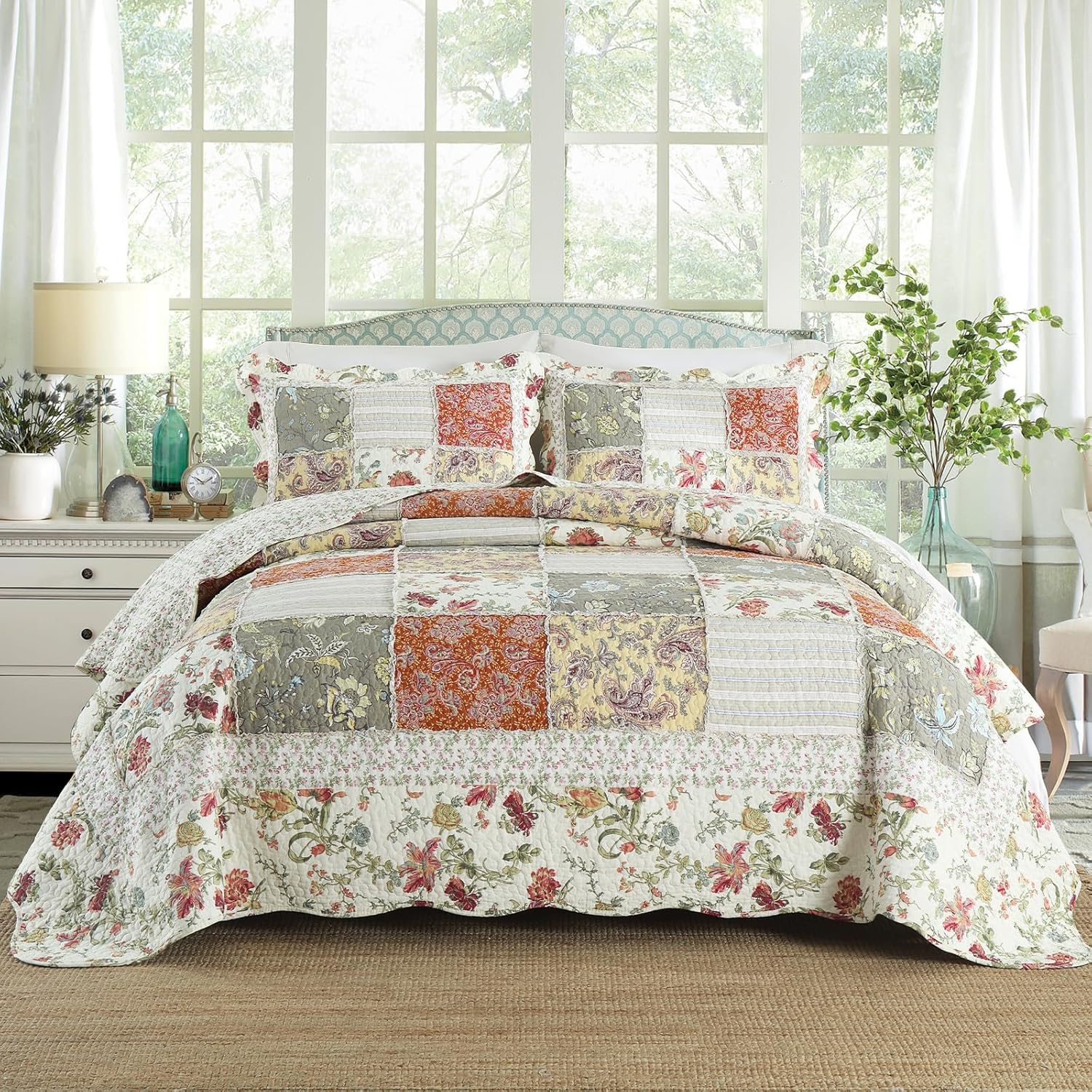 Yvooxny 3-Piece Quilt Set with Ruffles and Pillowcases