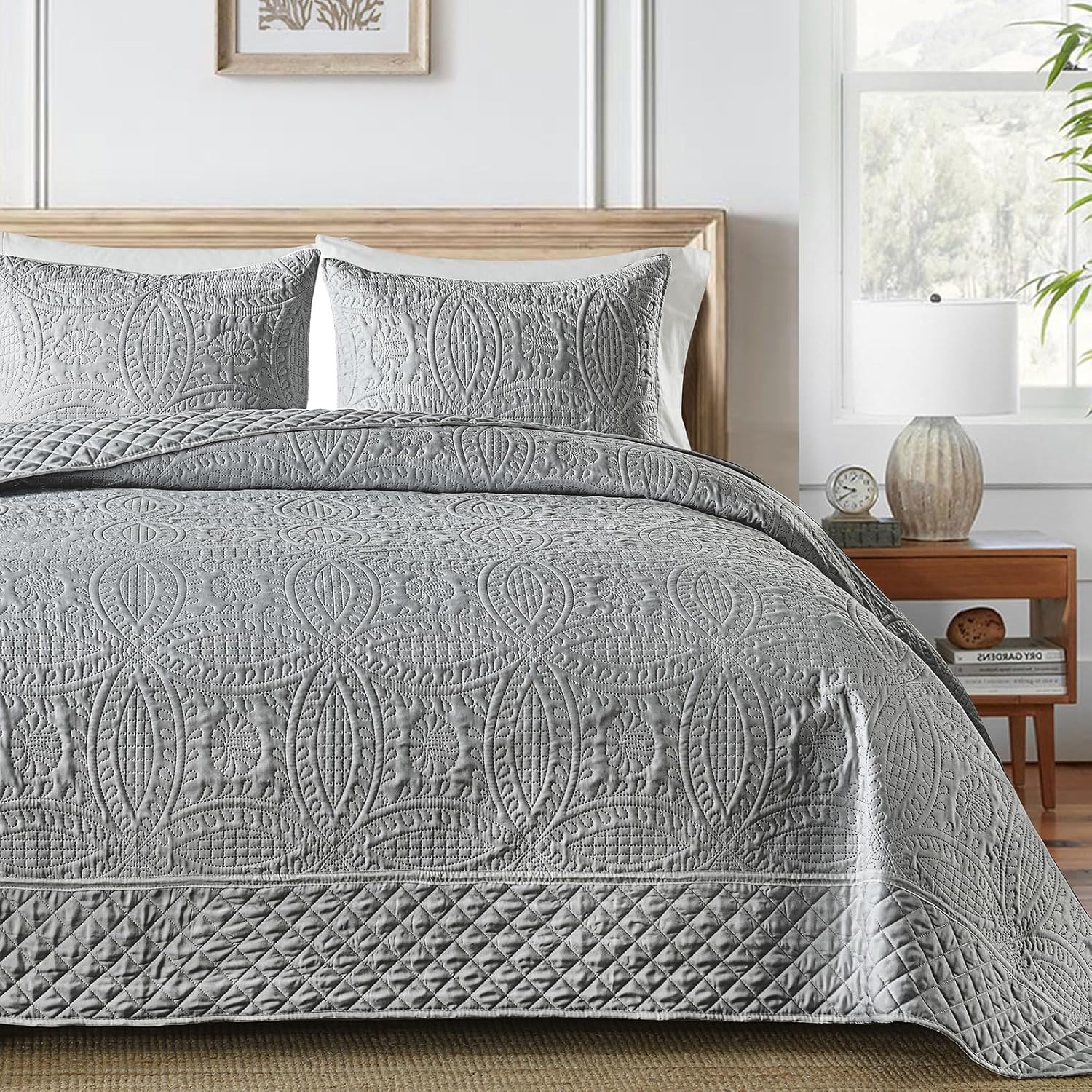 Boryard 3-Piece California King Quilt Set with Pillow Shams Grey