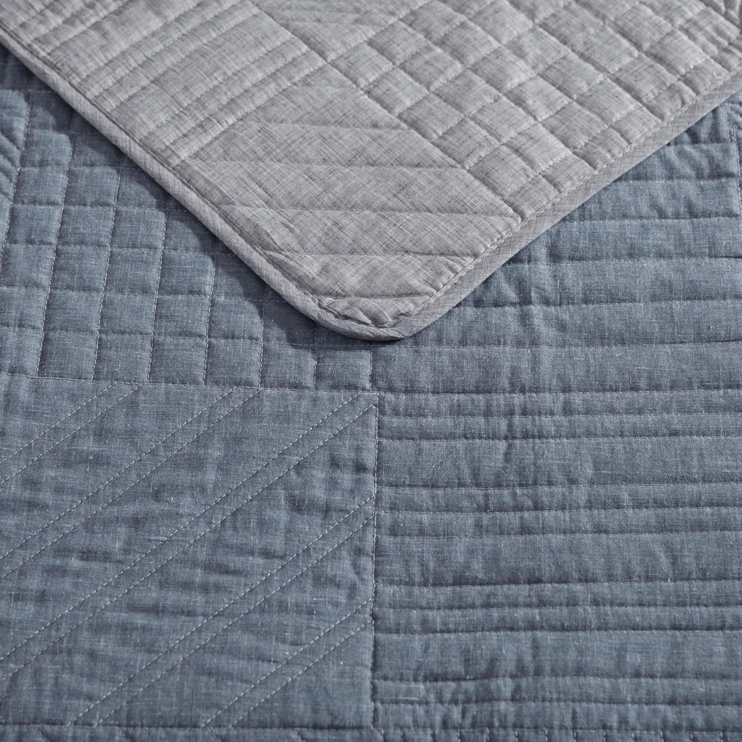 Eddie Bauer King Quilt Set with Matching Shams