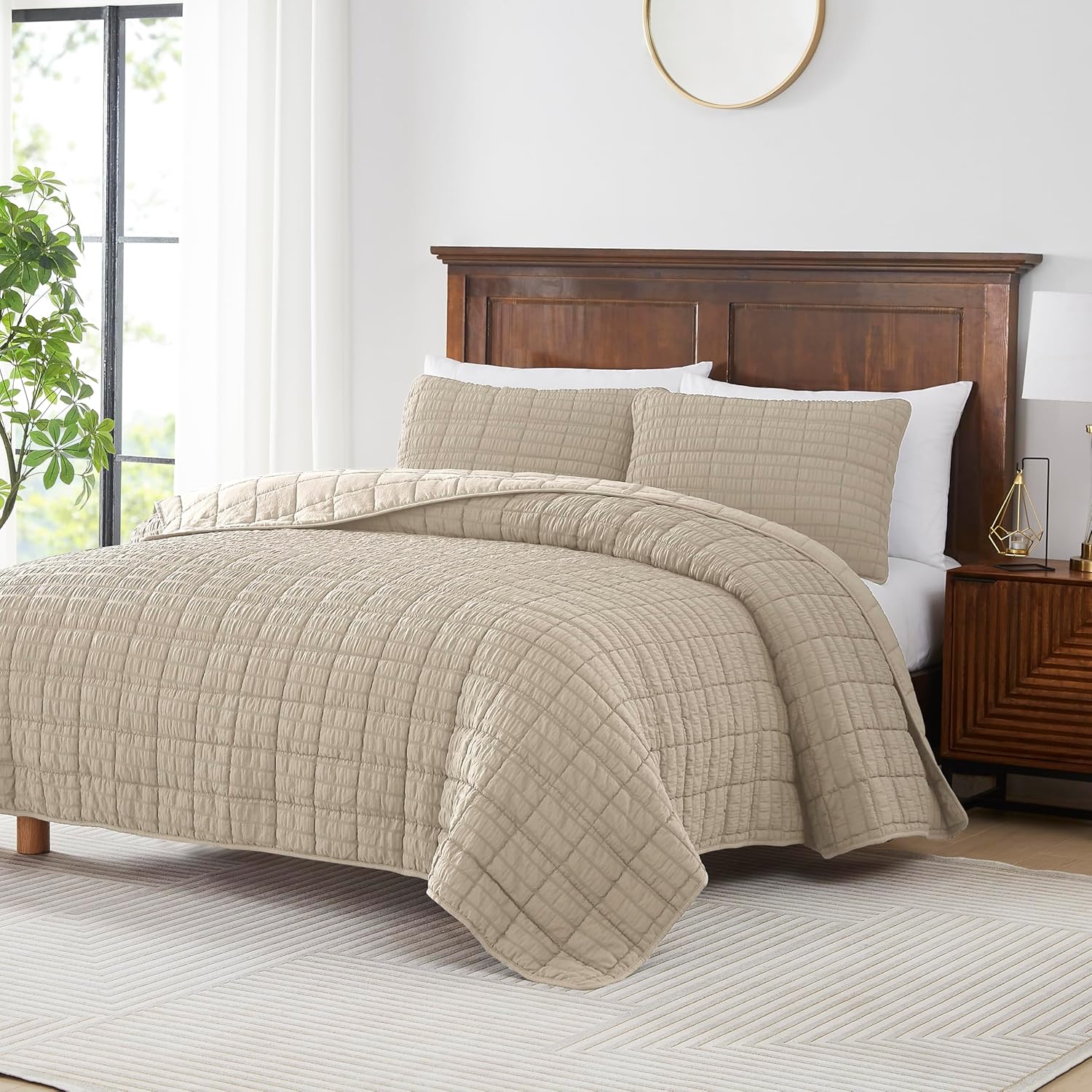 ROARINGWILD Seersucker Beige Quilt Set with Pillow Shams