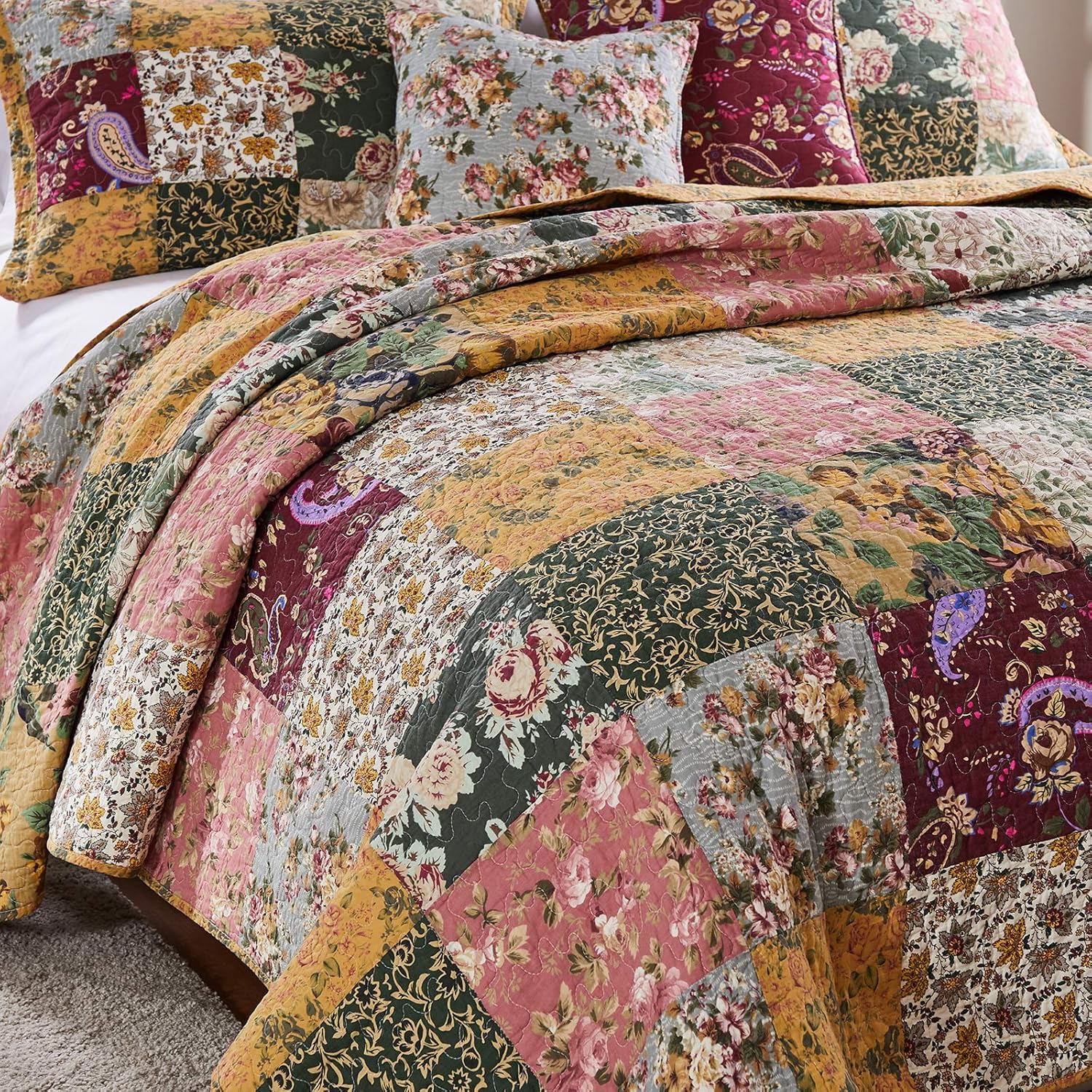 Greenland Home Antique Chic Cotton Patchwork Quilt Set