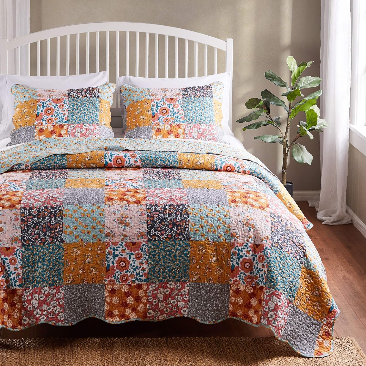 Greenland Home Carlie Modern Floral Reversible Quilt Set 3-Piece