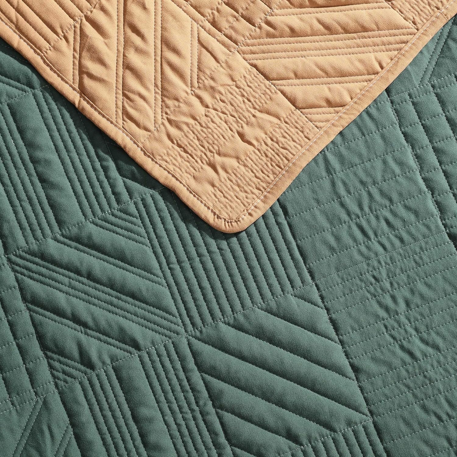 Eddie Bauer King Quilt Set - Soft Reversible Bedding with Matching Shams