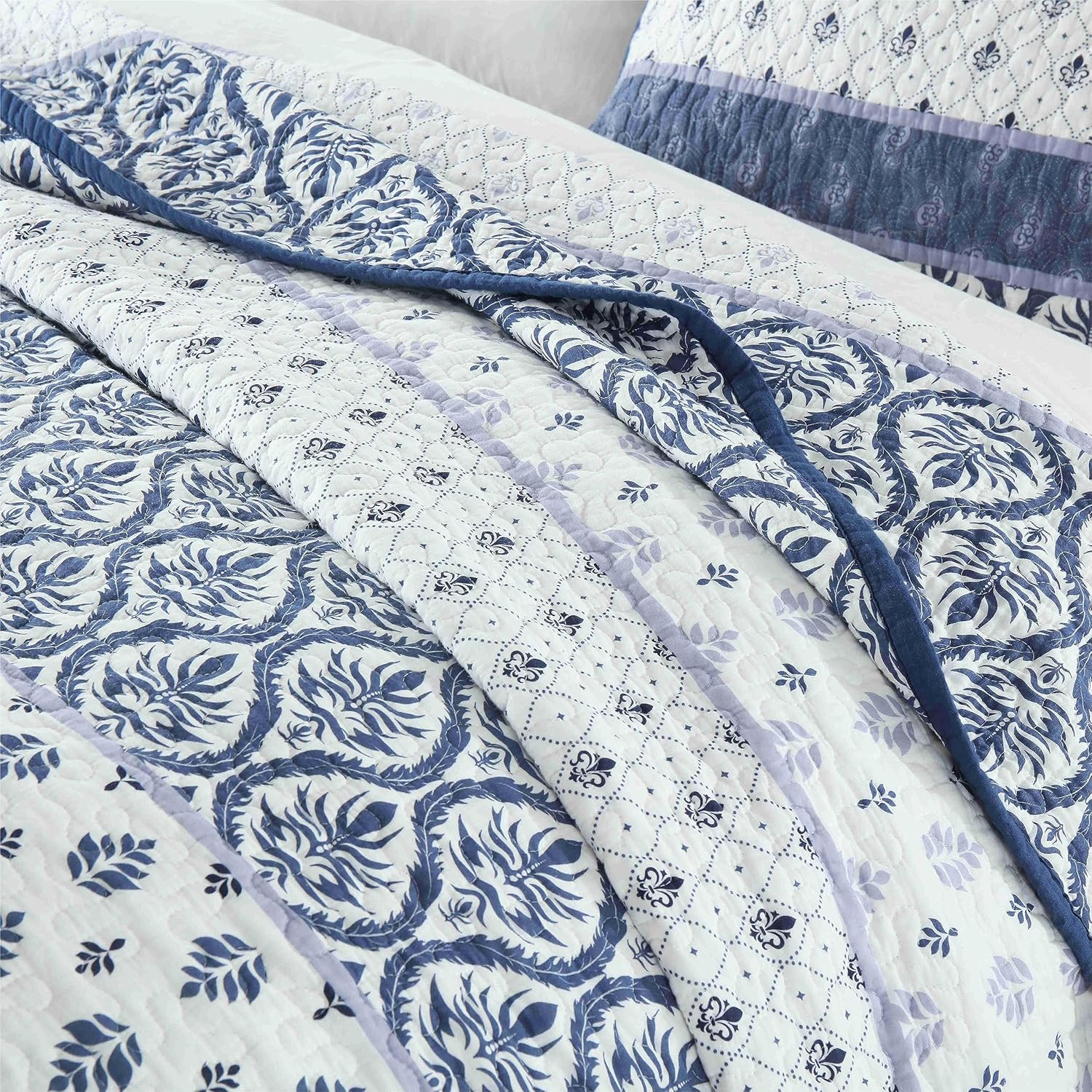 Floral Queen Quilt Set - 3-Piece Cotton Blue White Reversible Quilted Bedspread
