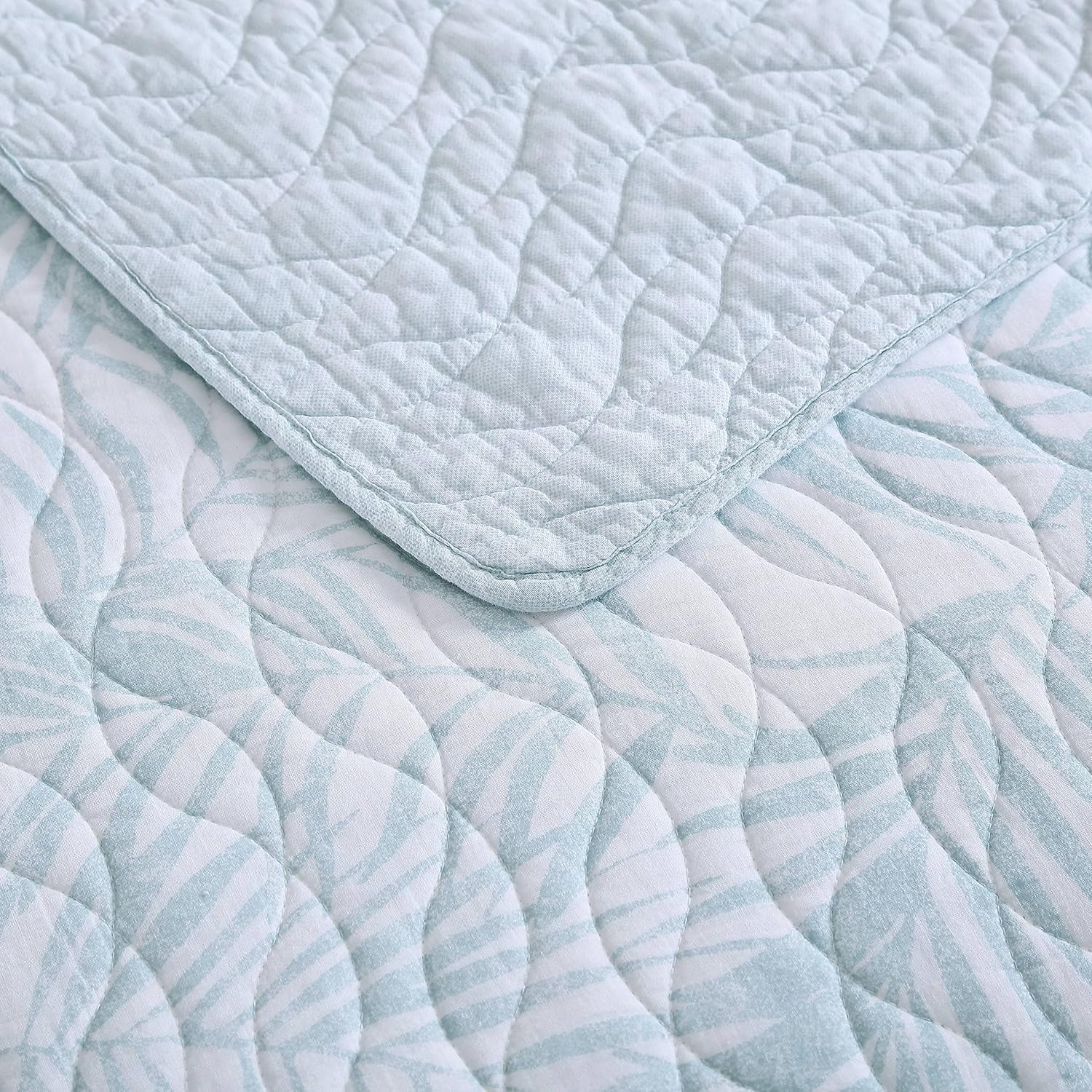 Tommy Bahama Twin Quilt Set with Matching Shams