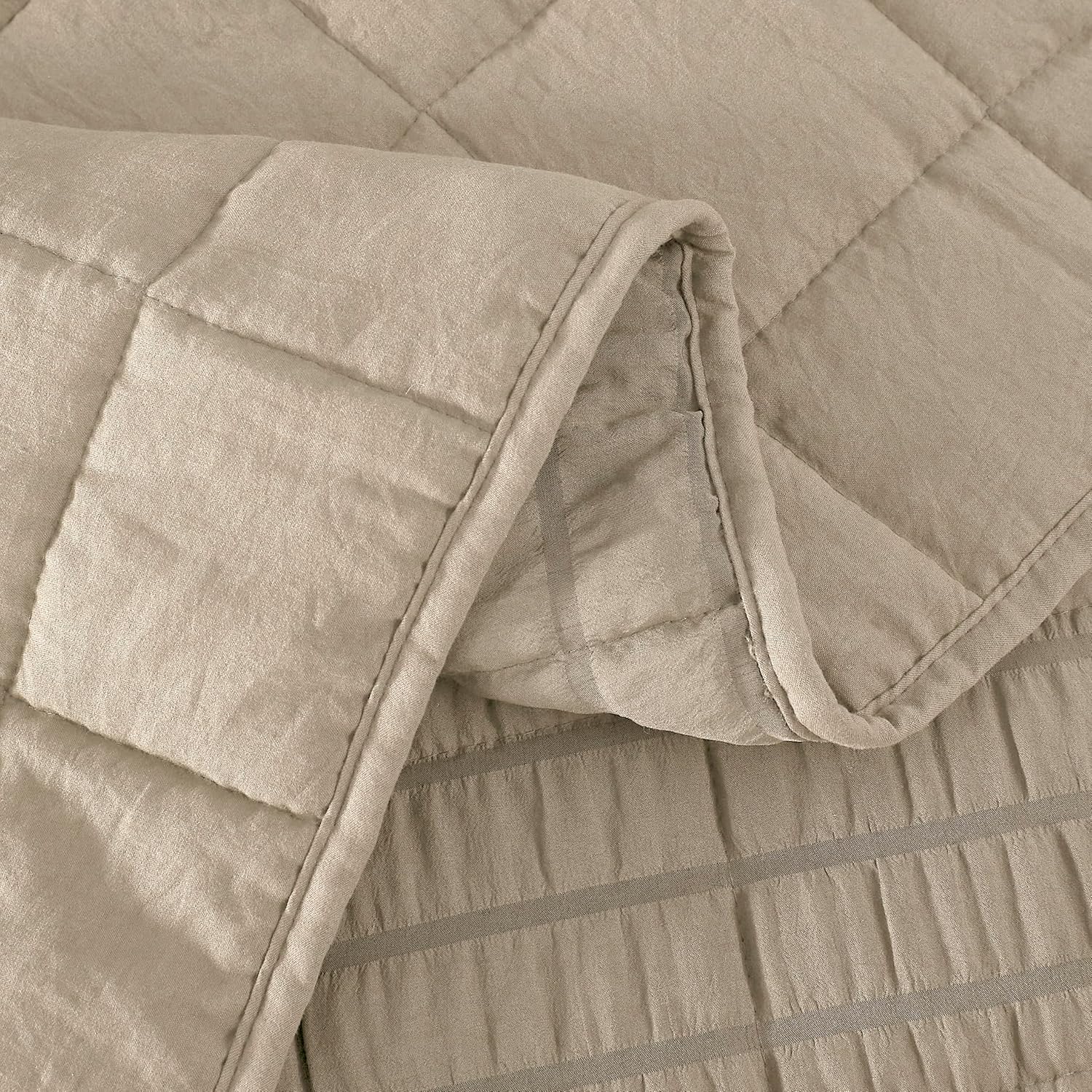 ROARINGWILD Seersucker Beige Quilt Set with Pillow Shams