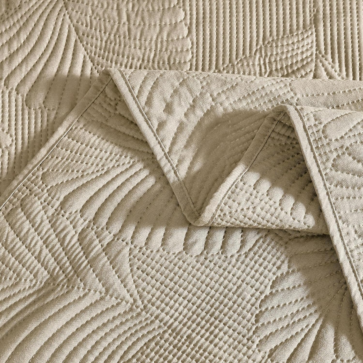 B2EVER Queen Quilt Set with 2 Pillow Shams